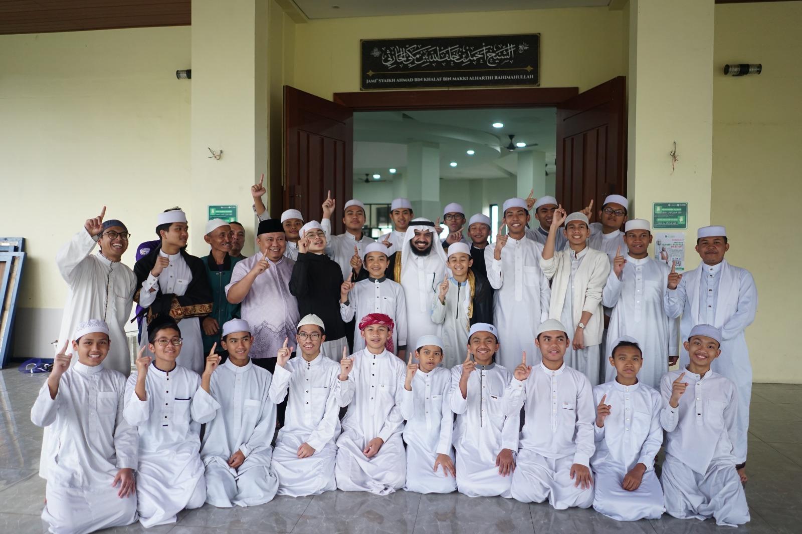 Mengupas Tuntas Hadis tentang Keutamaan Menghafal Al-Qur'an, Jalan Kemuliaan Dunia dan Akhirat