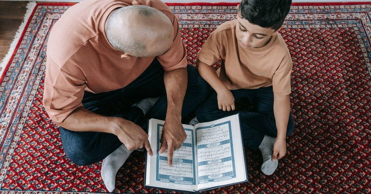 5 Ayat Al-Qur'an tentang Parenting Modern yang Wajib Diketahui