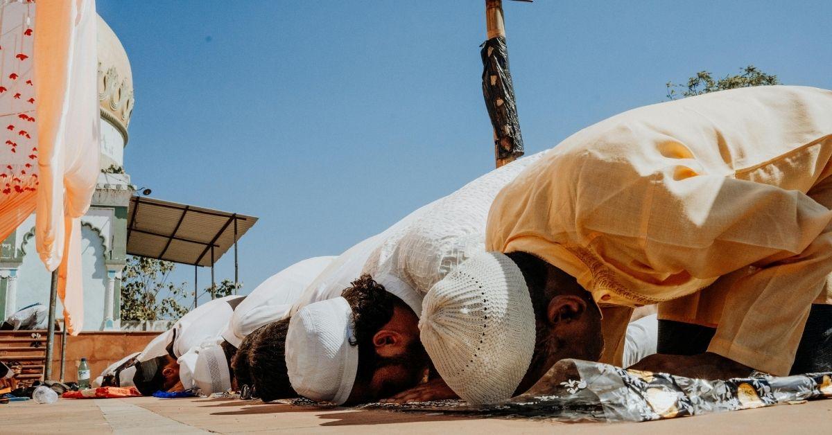 Mengenal Ayat Sajdah, Kenapa Kita Harus Sujud Saat Mendengarnya