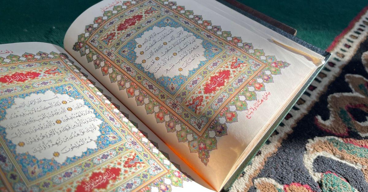 Saat kita membaca Al-Qur'an, sering kali kita menemukan surat yang berawal dengan susunan huruf yang unik dan cara membacanya terpotong-potong. Sebagian besar dari kita mungkin langsung teringat pada Alif Lam Mim. Huruf-huruf ini bukan sekadar pelengkap, melainkan sebuah misteri ilahi yang menantang akal manusia untuk berpikir. Para ulama menyebut fenomena ini sebagai Fawatihussuwar atau pembuka-pembuka surat. Mari kita menyelami samudra ilmu tafsir ini dengan lebih dalam untuk mengenal Fawatihussuwar: huruf-huruf pembuka surat yang menyimpan sejuta hikmah. Apa Itu Fawatihussuwar? Secara bahasa, Fawatihussuwar berasal dari dua kata, yaitu fawatih yang berarti pembuka, dan suwar yang merupakan bentuk jamak dari surat. Jadi, istilah ini merujuk pada huruf-huruf hijaiyah yang terletak di permulaan beberapa surat dalam Al-Qur'an. Ulama tafsir juga sering menyebutnya dengan istilah Huruf Muqatha'ah atau huruf yang terpotong-potong, karena cara membacanya harus kita eja huruf demi huruf, bukan membacanya sebagai satu kata utuh. Keberadaan huruf-huruf ini memancing rasa ingin tahu yang besar. Allah SWT meletakkan huruf-huruf ini bukan tanpa alasan. Justru, di sinilah letak salah satu kemukjizatan Al-Qur'an yang membuat para ahli bahasa Arab pada masa jahiliyah terdiam seribu bahasa. Mereka yang ahli bersyair pun tak mampu menandingi keindahan susunan kata Al-Qur'an yang berawal dari huruf-huruf sederhana ini. Jenis-Jenis Fawatihussuwar dalam Al-Qur'an Untuk lebih memahami strukturnya, kita perlu membedah kategori huruf-huruf ini berdasarkan jumlahnya. Berikut adalah pembagian jenis huruf muqatha'ah beserta contoh, lafal, dan terjemahannya: 1. Terdiri dari Satu Huruf Terdapat tiga surat yang menggunakan satu huruf sebagai pembuka. Contohnya terdapat pada Surat Qaf. Ayat: قٓ Latin: Qāf Terjemahan: "Qaf." (Hanya Allah yang mengetahui maksudnya). Selain itu, ada pula huruf Şād (صٓ) dalam Surat Shad dan Nūn (نٓ) dalam Surat Al-Qalam. 2. Terdiri dari Dua Huruf Kategori ini cukup banyak kita temukan. Salah satu yang paling populer adalah permulaan Surat Yasin. Ayat: يسٓ Latin: Yā Sīn Terjemahan: "Ya Sin." (Hanya Allah yang mengetahui maksudnya). Contoh lainnya adalah Ṭā Hā (طه) di surat Taha dan Ḥā Mīm (حم) yang tersebar di beberapa surat (Ad-Dukhan, Al-Jasiyah, dll). 3. Terdiri dari Tiga Huruf Format ini sangat familier bagi umat Muslim, terutama di awal juz 1 dan juz 30. Contoh utamanya ada pada Surat Al-Baqarah. Ayat: الٓمٓ Latin: Alif Lām Mīm Terjemahan: "Alif Lam Mim." (Hanya Allah yang mengetahui maksudnya). Variasi lainnya adalah Alif Lām Rā (الر) pada surat Yunus dan Ṭā Sīn Mīm (طسم) pada surat Asy-Syu'ara. 4. Terdiri dari Empat Huruf Jenis ini lebih jarang dan memiliki ritme bacaan yang khas. Kita bisa menemukannya pada Surat Al-A'raf. Ayat: الٓمٓصٓ Latin: Alif Lām Mīm Ṣād Terjemahan: "Alif Lam Mim Shad." (Hanya Allah yang mengetahui maksudnya). 5. Terdiri dari Lima Huruf Ini adalah bentuk terpanjang dari Fawatihussuwar dan hanya terdapat pada Surat Maryam. Ayat: كهيعص Latin: Kāf Hā Yā ‘Ain Ṣād Terjemahan: "Kaf Ha Ya 'Ain Shad." (Hanya Allah yang mengetahui maksudnya). Mengapa Kita Perlu Mempelajarinya? Meskipun mayoritas ulama menyerahkan makna sesungguhnya hanya kepada Allah SWT (tafwidh), mempelajari keberadaan huruf-huruf ini memberikan kita pelajaran penting. Tantangan Intelektual: Allah menantang bangsa Arab yang bangga dengan kemampuan sastranya untuk membuat kalimat serupa dari huruf-huruf dasar yang mereka kenal (Alif, Ba, Ta, dst), namun mereka tetap gagal. Menarik Perhatian: Bunyi huruf yang terpotong-potong berfungsi menyentak kesadaran pendengar agar fokus menyimak ayat-ayat selanjutnya. Bukti Otentisitas: Ini membuktikan bahwa Nabi Muhammad SAW tidak mengarang Al-Qur'an, karena gaya bahasa ini sangat berbeda dengan gaya bicara beliau sehari-hari. Dengan mengenal Fawatihussuwar: huruf-huruf pembuka surat, kita semakin menyadari betapa agung dan detailnya setiap inci dari kitab suci Al-Qur'an. Tidak ada satu huruf pun yang sia-sia. Wujudkan Generasi Qur'ani Bersama PTQ Syekh Ali Jaber Memahami keindahan ilmu Al-Qur'an tentu memunculkan keinginan dalam hati kita untuk memiliki keturunan yang tidak hanya pandai membaca, tetapi juga menjaga Al-Qur'an dalam dadanya. Menghafal Al-Qur'an adalah sebuah kemuliaan tertinggi di dunia dan akhirat. Namun, memilih tempat pendidikan yang tepat adalah kunci keberhasilan tersebut. Apakah Anda ingin putra-putri Anda menjadi Hafidz Qur'an yang berkualitas dan bersanad? Pesantren Tahfidz Qur'an (PTQ) Syekh Ali Jaber hadir sebagai jawaban atas doa-doa para orang tua. Kami mengajak Anda untuk mendaftarkan buah hati Anda menjadi santri di PTQ Syekh Ali Jaber. Pesantren ini memiliki keunggulan eksklusif yang dirancang untuk mencetak generasi penghafal Al-Qur'an yang mutqin (kuat hafalannya) dan berakhlaqul karimah. Berikut adalah penjelasan mendalam mengenai keunggulan kami: 1. Kurikulum Menghafal Al-Qur’an Dalam Setahun Kami menerapkan kurikulum akselerasi yang terukur. Dengan manajemen waktu yang disiplin dan lingkungan yang kondusif, santri kami bimbing untuk menyelesaikan hafalan 30 Juz dalam waktu satu tahun. Ini adalah program intensif yang fokus pada pencapaian target tanpa mengabaikan kualitas bacaan. 2. Penerapan Metode Otak Kami memahami bahwa setiap anak memiliki potensi kecerdasan yang berbeda. PTQ Syekh Ali Jaber menggunakan "Metode Otak", sebuah pendekatan modern yang mengoptimalkan fungsi otak kanan dan kiri. Metode ini memudahkan santri dalam merekam ayat, mengingat letak ayat, dan memvisualisasikan halaman Al-Qur'an, sehingga hafalan menempel lebih kuat dalam ingatan jangka panjang. 3. Hafalan Syarah Matan Tajwid Hafal saja tidak cukup; bacaan harus benar sesuai kaidah. Santri tidak hanya kami ajarkan praktik, tetapi juga teori ilmu tajwid yang mendalam. Mereka akan menghafal matan (teks syair) ilmu tajwid beserta syarah (penjelasannya). Hal ini menjamin bahwa setiap huruf yang mereka ucapkan memiliki landasan ilmu yang kuat, meminimalisir kesalahan bacaan (lahn). 4. Ijazah Al-Qur’an Bersanad ke Rasulullah SAW Ini adalah mahkota dari pendidikan Al-Qur'an. Santri yang lulus ujian akan mendapatkan Ijazah Sanad. Artinya, bacaan Al-Qur'an anak Anda tersambung riwayatnya secara estafet dari guru ke guru, terus menyambung hingga kepada Rasulullah SAW. Ini adalah bentuk menjaga keaslian Al-Qur'an yang paling otentik. 5. Kesempatan Pengambilan Sanad di Madinah PTQ Syekh Ali Jaber membuka gerbang dunia bagi santri berprestasi. Kami memberikan kesempatan emas bagi santri terpilih untuk melakukan pengambilan sanad langsung di kota Nabi, Madinah Al-Munawwarah. Belajar langsung di tanah suci tentu memberikan keberkahan dan pengalaman spiritual yang tak ternilai harganya. Jangan tunda niat baik Anda. Jadikan anak Anda investasi jariyah terbaik dengan bergabung bersama keluarga besar PTQ Syekh Ali Jaber. Mari bersama-sama mencetak penjaga wahyu Allah di muka bumi. Mengenal Fawatihussuwar, Huruf-Huruf Pembuka Surat yang Penuh Rahasia