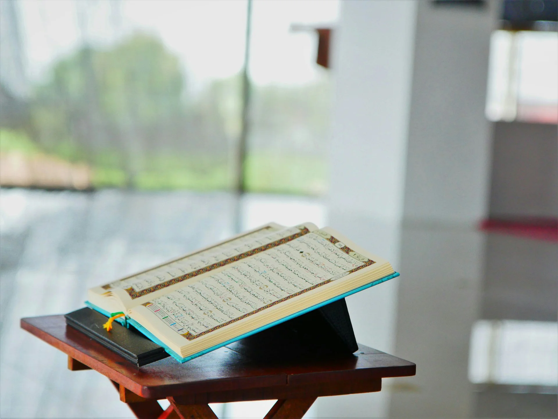 15 Kutipan Ayat Al-Qur'an yang Indah & Penenang Hati (Wajib Dibaca)