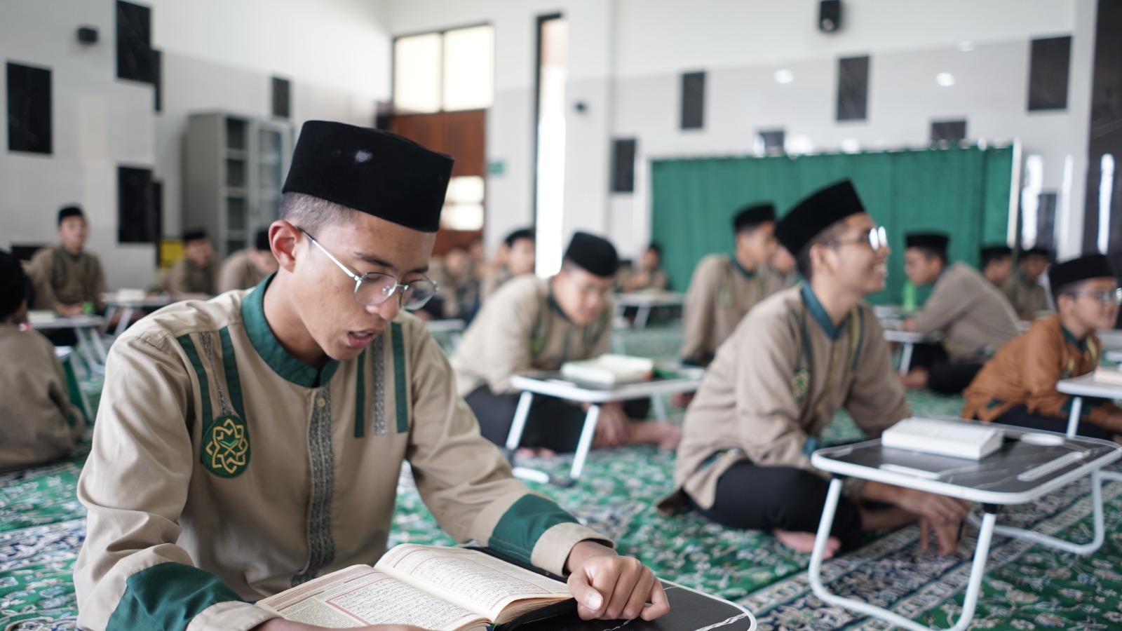 Mengapa Menghafal Al-Qur'an Harus Bersanad Ini Alasannya