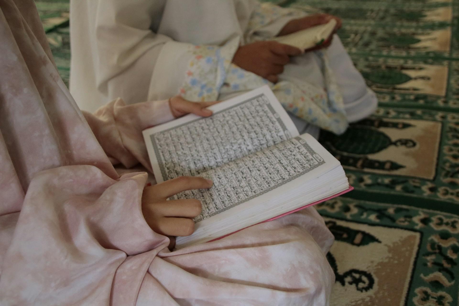 10 Nama Lain dari Al-Qur'an dan Maknanya yang Agung