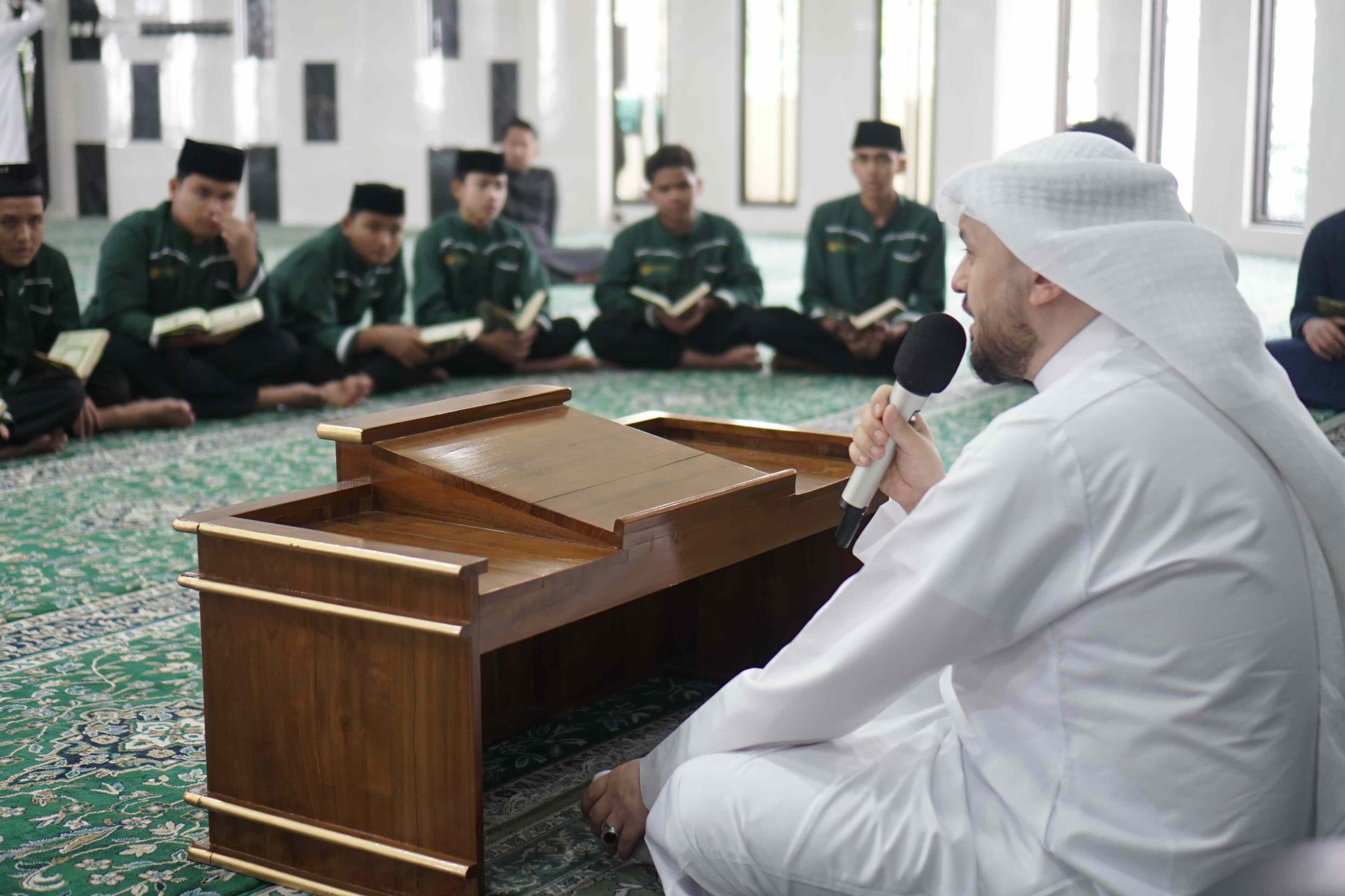 Syekh Mohamed Elmongy Pimpin Daurah Al-Fatihah Bersama Santri Pesantren Tahfidz Qur'an Syekh Ali Jaber