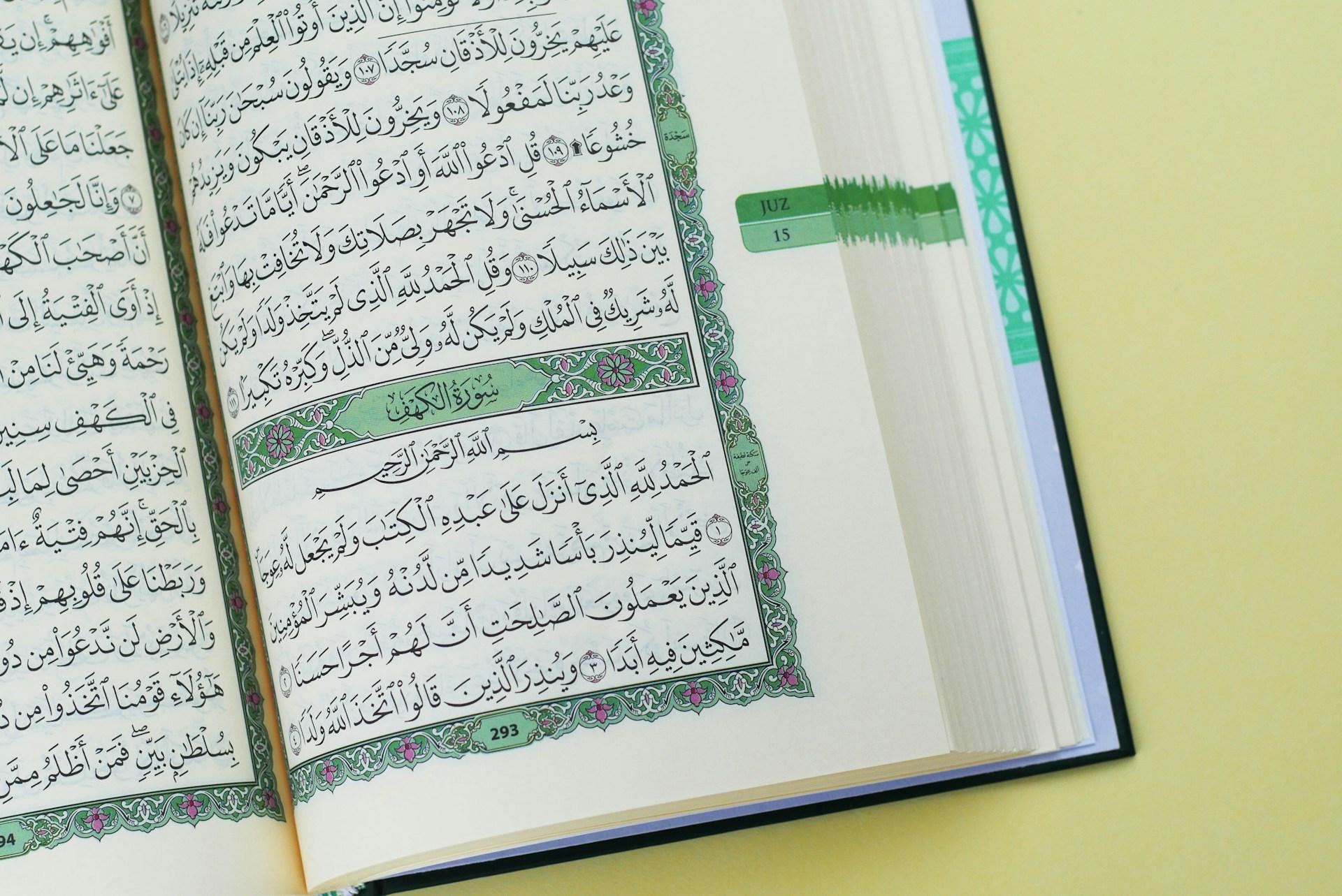 Fungsi Hadis terhadap Al-Qur'an dan Perannya dalam Memahami Wahyu Allah