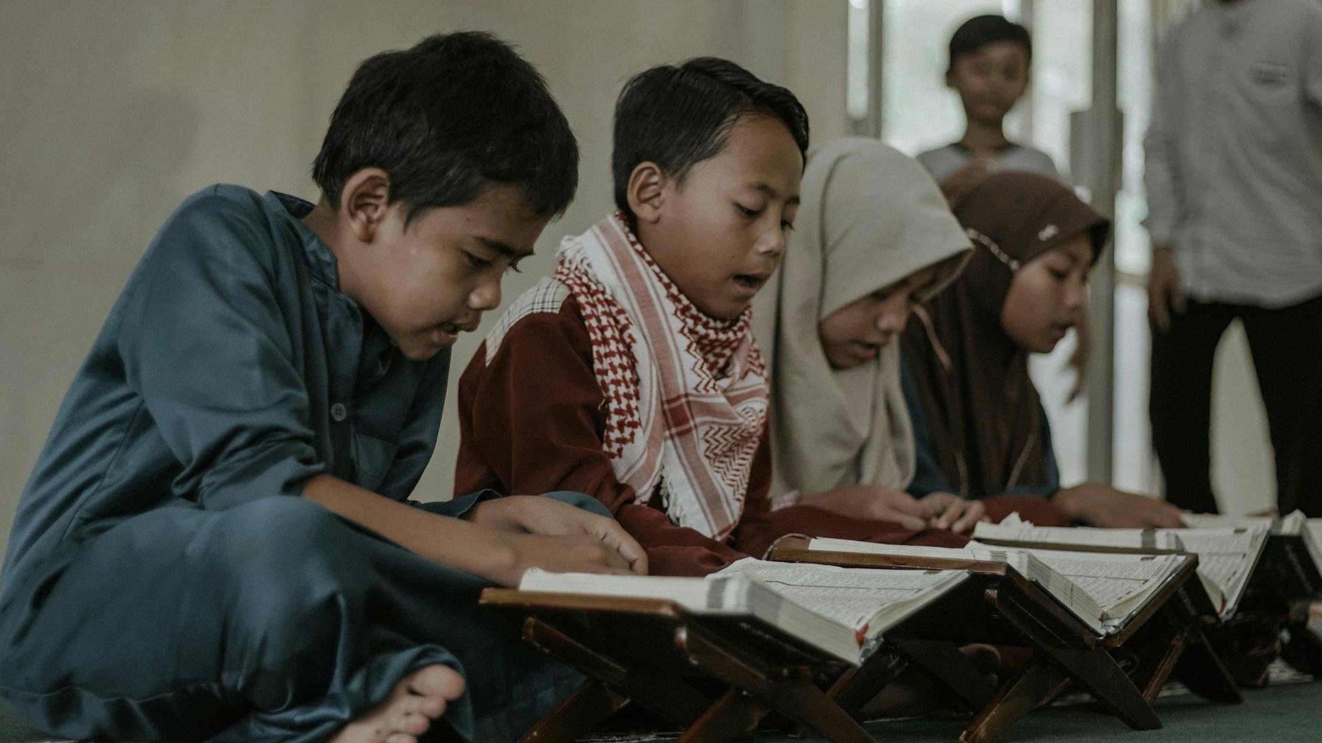 Mengapa Allah Menyebut Anak Yatim dalam Al-Qur'an Ternyata Ada Alasan Dibaliknya