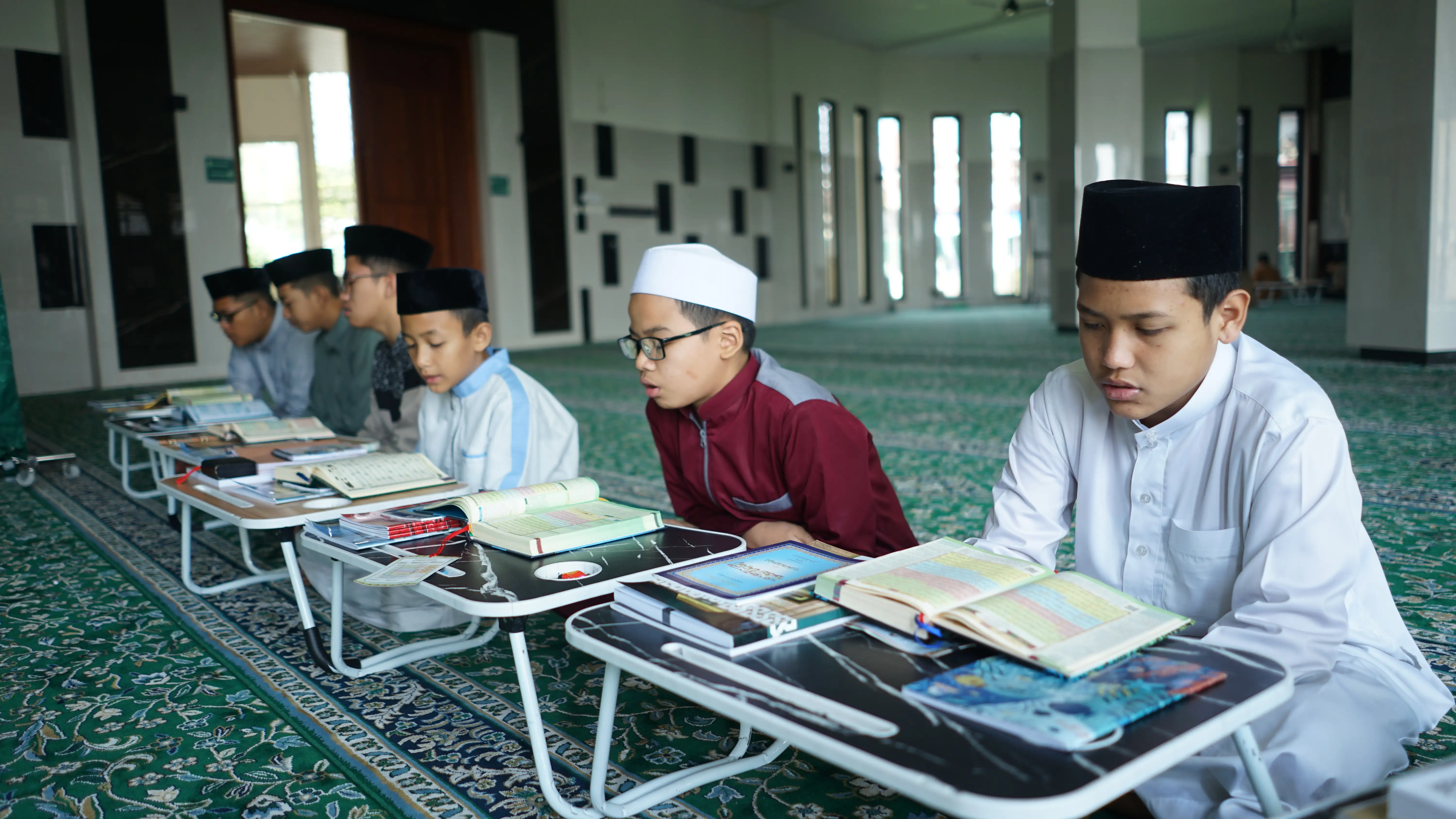 Pahala Membaca Al-Qur'an, Satu Huruf pun Tak Pernah Sia-sia