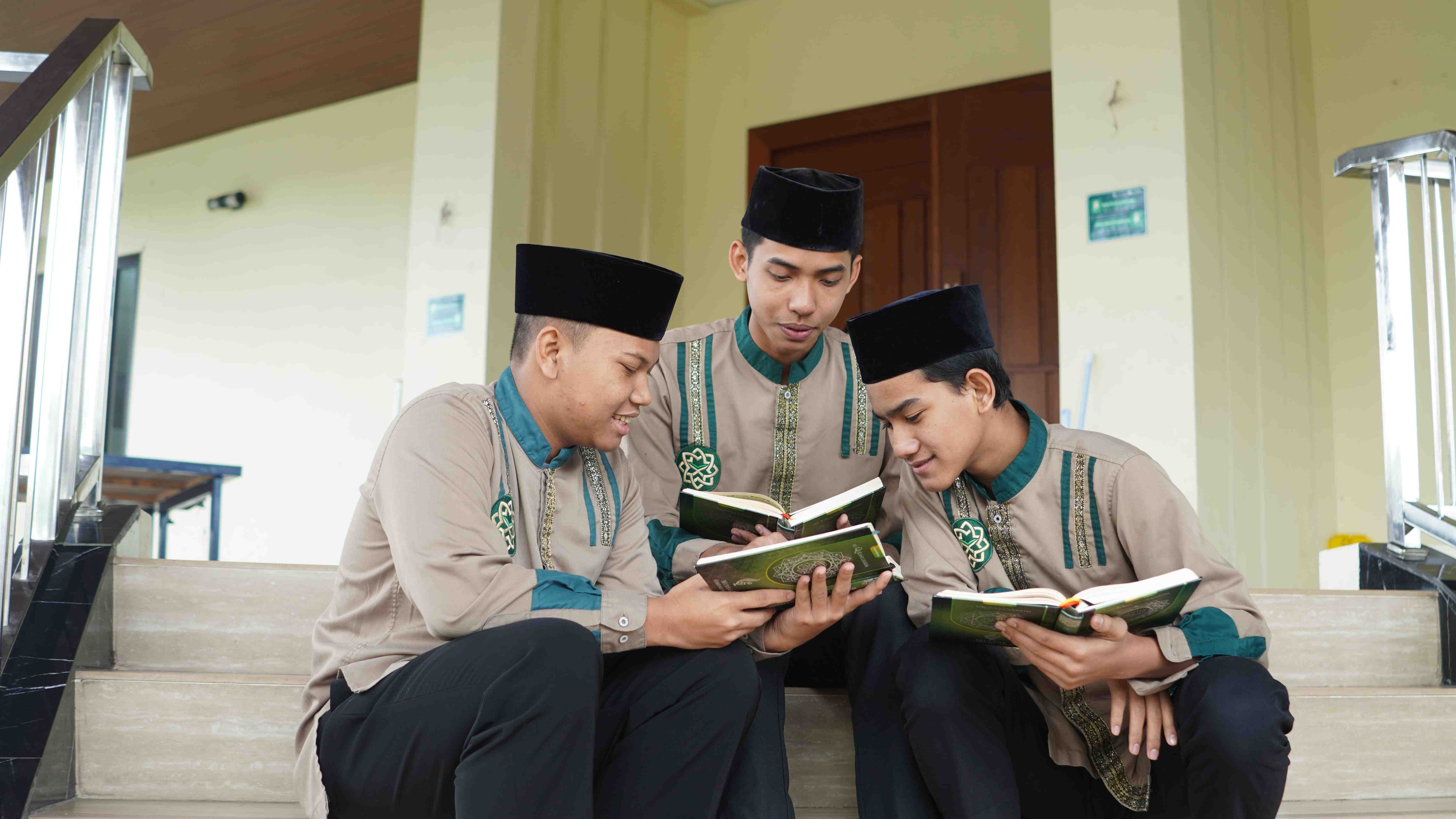 Doa Hari Anak Nasional 2026 yang Bisa Santri Amalkan